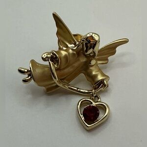 VINTAGE GIGIS GOLDTONE ANGEL WITH RED HEART CHARM CHRISTMAS BROOCH
